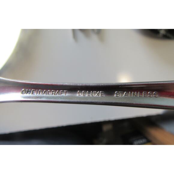 Oneidacraft Deluxe Lasting Rose Stainless Steel Serving Set - Picture 4 of 4